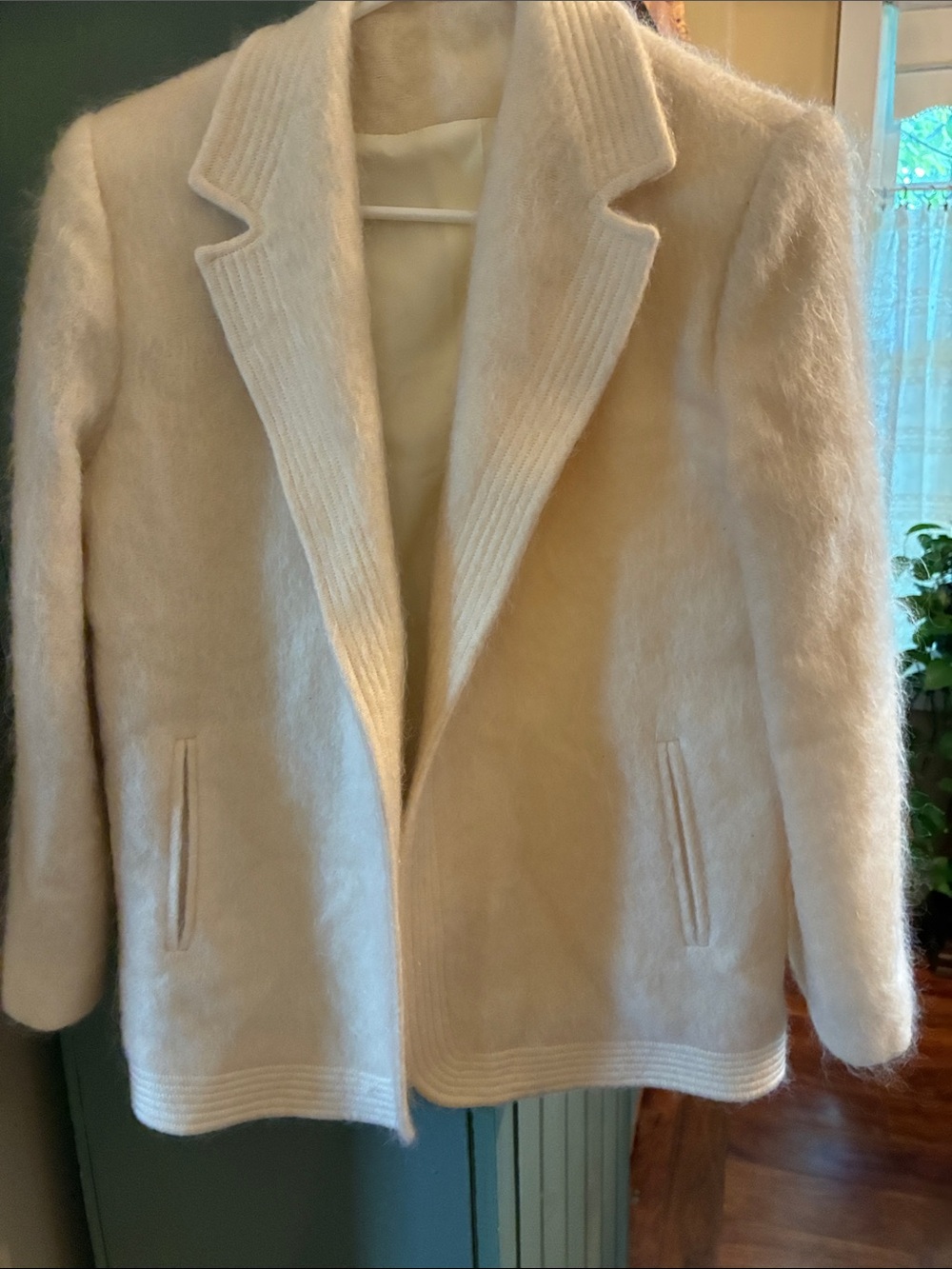 1980s Women's Cream mohair blend Fuzzy Open-Front Coat